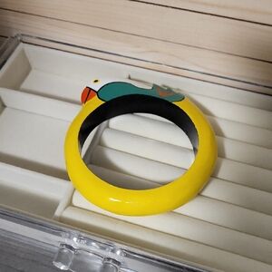 vintage kitschy colorful painted carved wood bangle bracelet parrot/toucan
